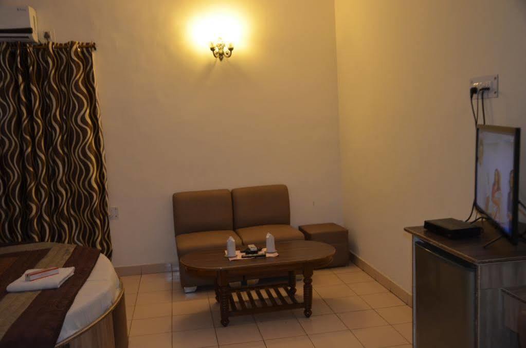 Oyo Hotel Silver Shine Near Gurudwara Shri Bangla Sahib Yeni Delhi Dış mekan fotoğraf